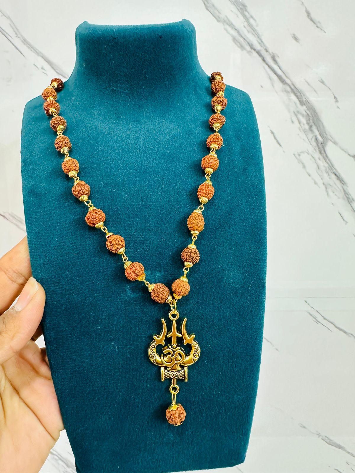 Close view of 5 mukhi Rudraksha beads – how to identify real Rudraksha mala original beads