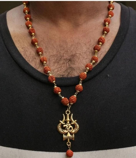 Man wearing original Rudraksha mala for daily wear – Panchmukhi Rudraksha benefits for men and women